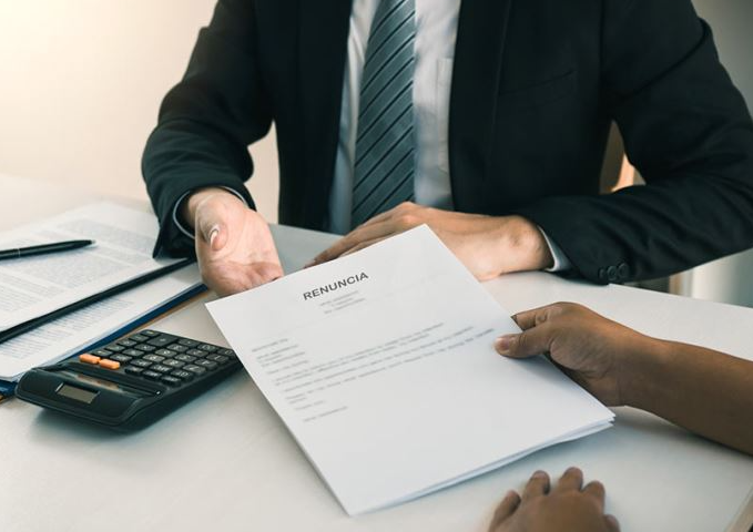 ejemplo de carta para renunciar a un empleo con preaviso